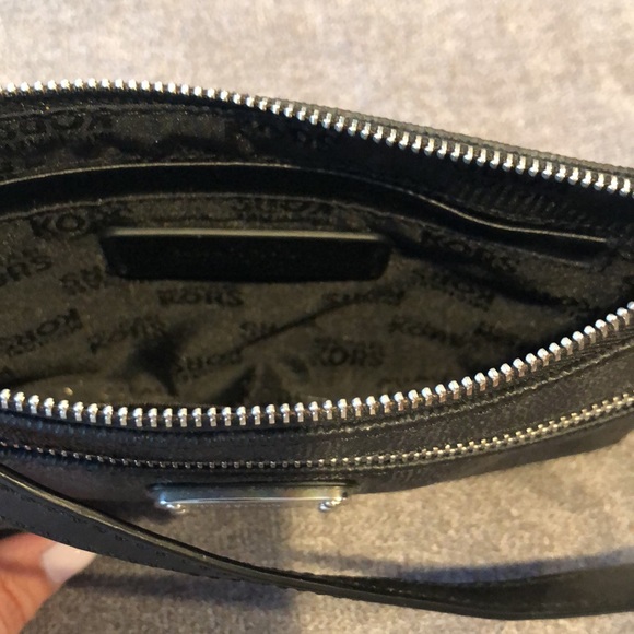 Michael Kors wristlet/mini bag. Black MK Logo - Picture 3 of 4